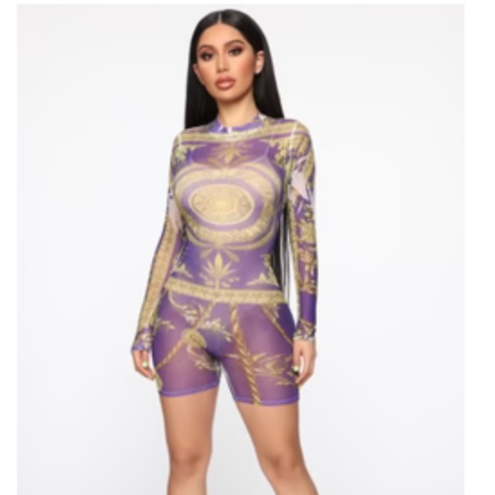 PURPLE/WHITE/GOLD CHAIN PRINT ROMPER *DAMAGED*